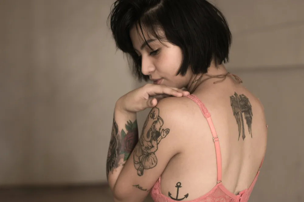 Chica con muchos tatuajes